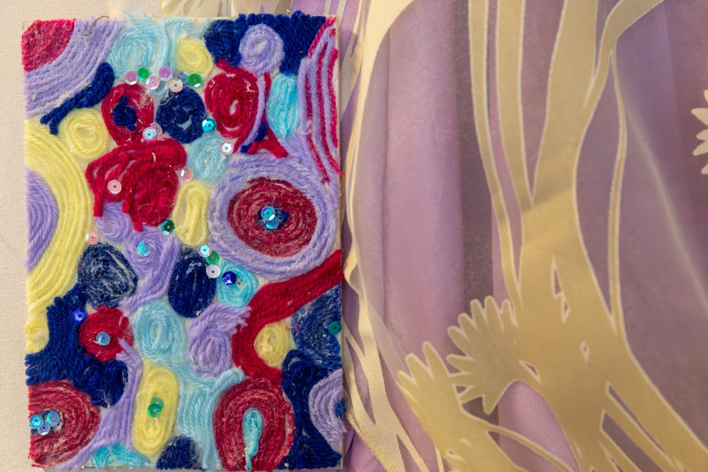 Schülerkunstwerke im Stil von Klimt