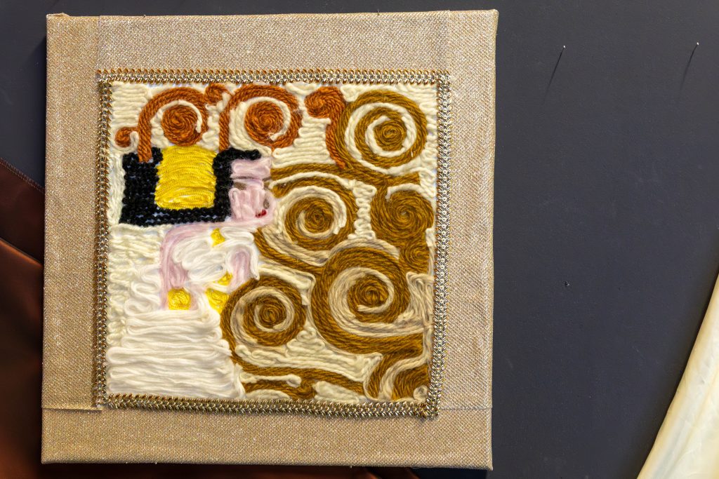 Schülerkunstwerke im Stil von Klimt